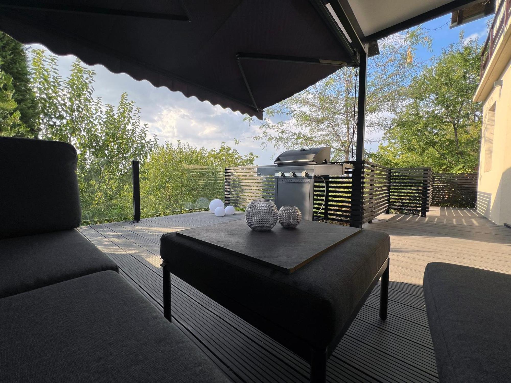페트로바라딘 Pergola House In A Green Oasis With Fantastic View 아파트 외부 사진